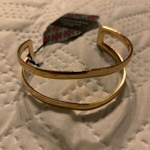 CUFF BRACELET.  Goldtone. New. Beautiful!!